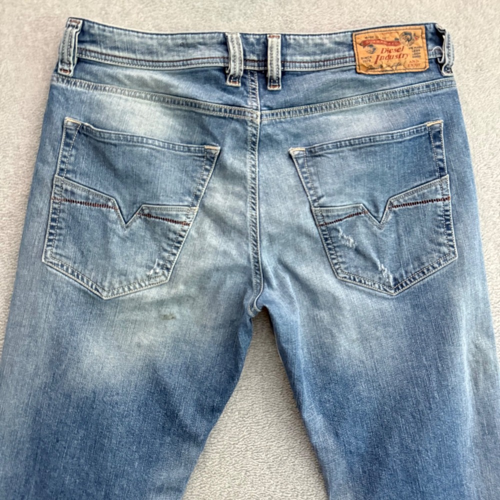 Diesel Larkee-Relaxed Jeans Mens 33x30 Blue Wash Comfort Straight Distressed - Picture 6 of 11